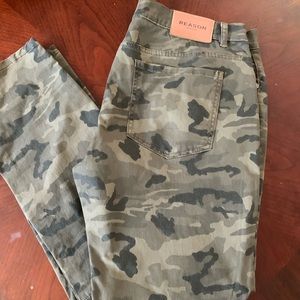 Men’s REASON army print jeans